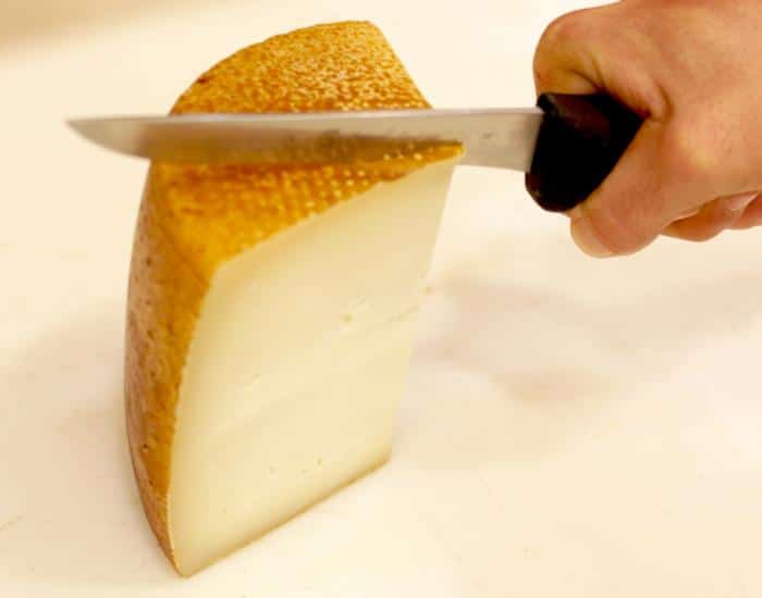 come tagliare i formaggi